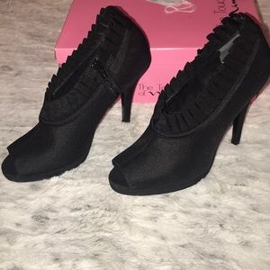 Touch of Nina- Embler Booties